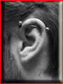 Piercing de l'oreille " industriel",  fait à relief tattoo à Valenciennes